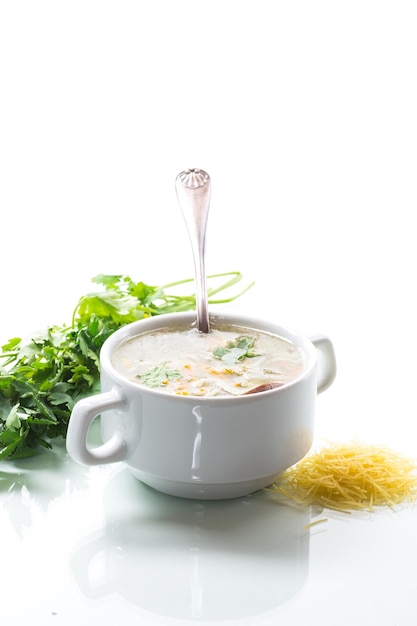 Vas cu supă aburindă